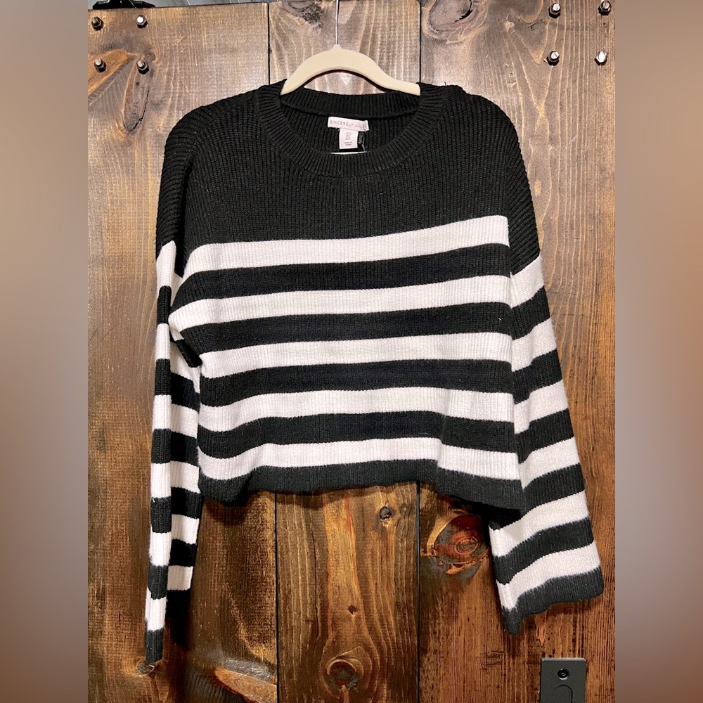 Sincerely Jules • Large • Black/White • Cropped Sweater